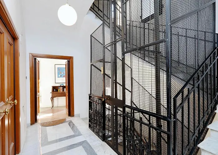 Piazza Capponi * רומא